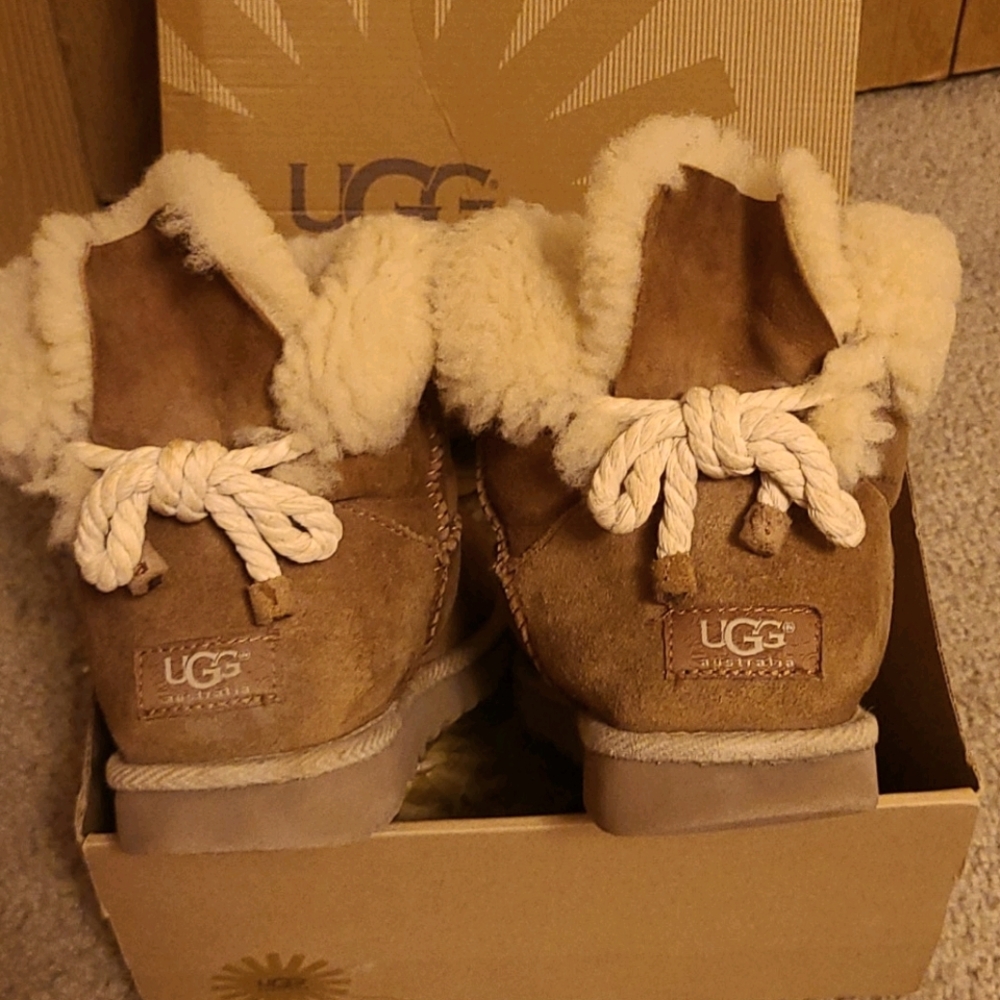 Excellent condition tan UGG boots